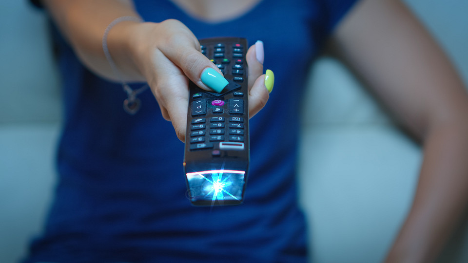 Индикатор красный, а телевизор не включается — в чем проблема?