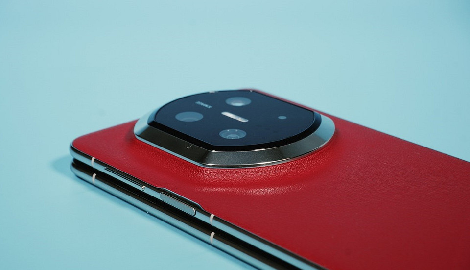 Обзор смартфона HUAWEI Mate X7: надежная «раскладушка» с флагманскими камерами