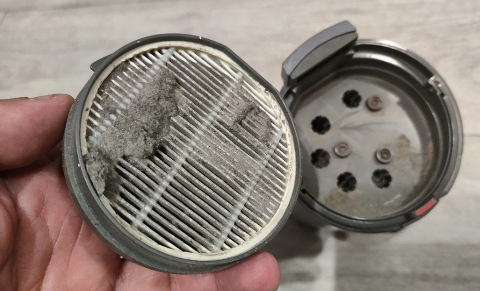 Пылесос стал плохо всасывать: в чем может быть причина