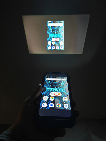 Обзор защищенного смартфона 8849 Tank X: крутой проектор и батарея 17600 мАч