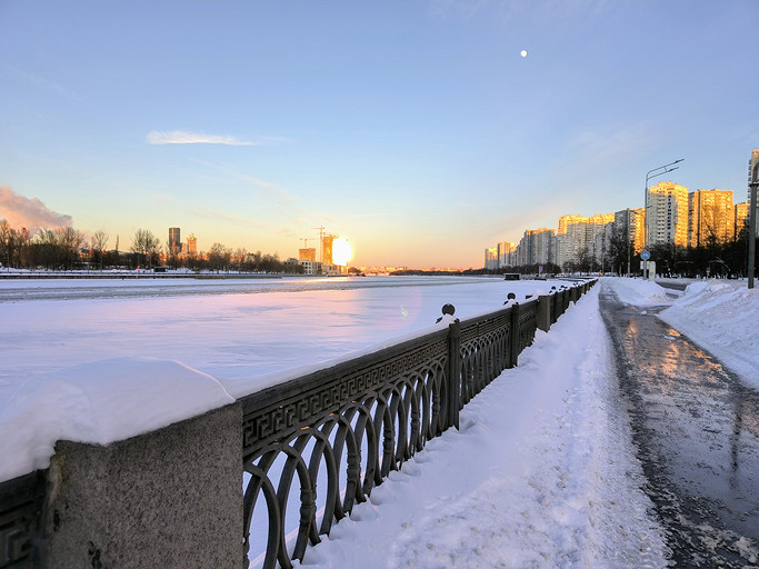 Обзор защищенного смартфона 8849 Tank X: крутой проектор и батарея 17600 мАч