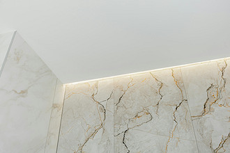 нужен обычный свет — берите белую одноцветную ленту;хочется декоративной подсветки — подойдет просто RGB;нужен и свет, и атмосфера — стоит смотреть в сторону RGBW или RGBWW;хочется сложны...