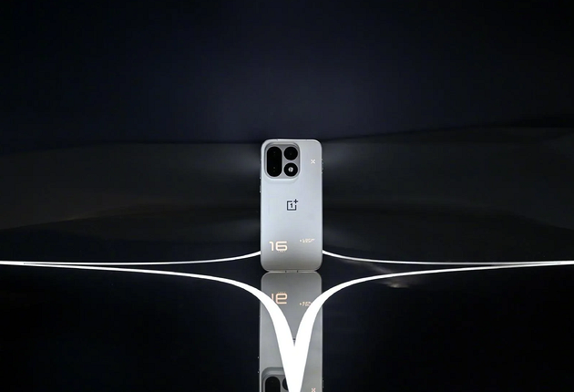 OnePlus 16 сравнили с OnePlus 15: 9000 мА*ч и 200 Мп радуют — но зарядка стала медленнее