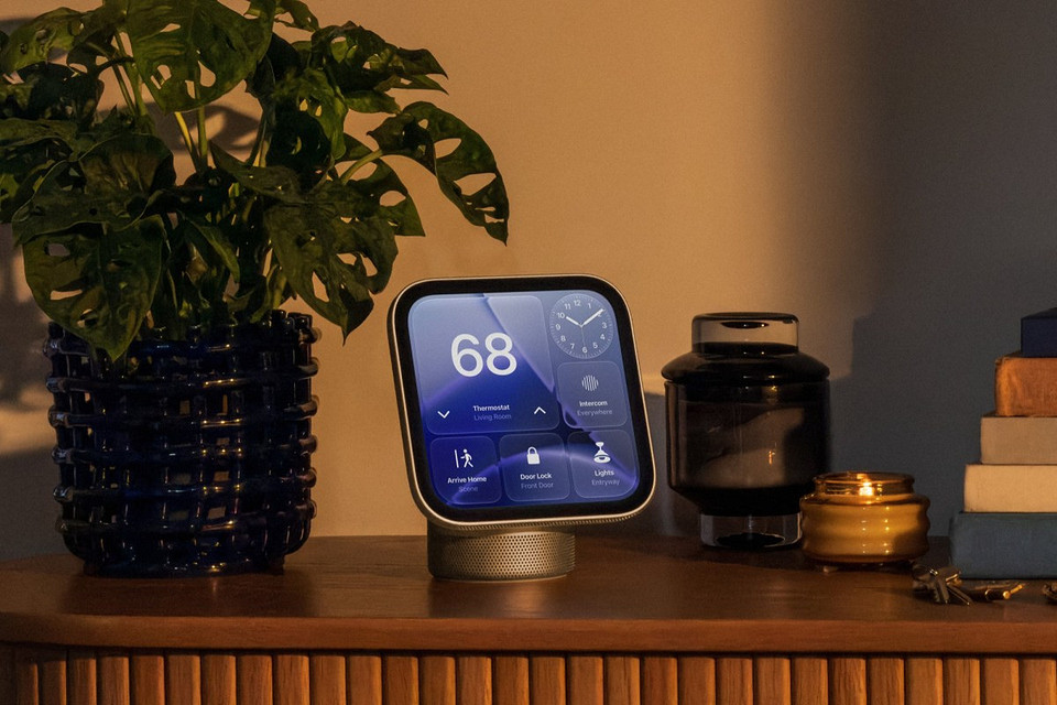 Представлен Apple HomeView — новый центр управления умным домом. Устройство получило 7-дюймовый экран и Siri с Apple Intelligence