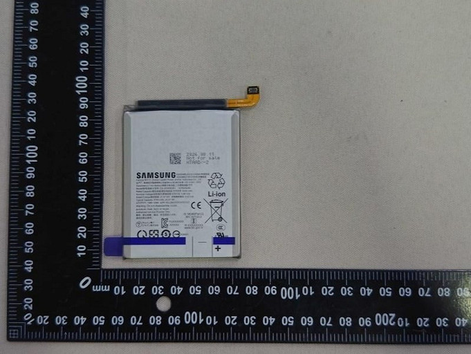 Samsung Galaxy S27 Ultra и правда получит большую батарею — ее уже можно увидеть на фото