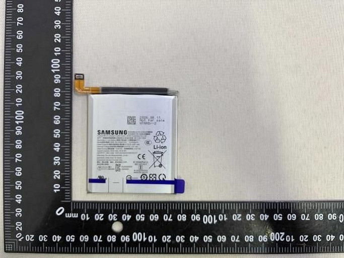 Samsung Galaxy S27 Ultra и правда получит большую батарею — ее уже можно увидеть на фото