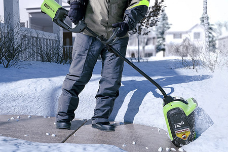 4 устройства, которые помогут быстро очистить от снега узкие дорожки