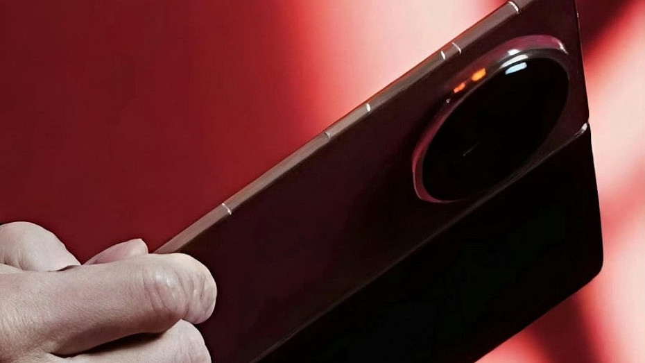 HONOR Magic V6 показали на живых фото. Цвет просто шикарный