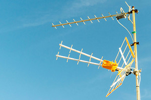 Нужна ли современному телевизору антенна?