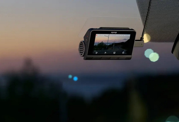 Вещь дня для автомобилистов: вышел видеорегистратор 70mai A810S с записью в 4K, GPS, 4G и расширенными функциями парковки