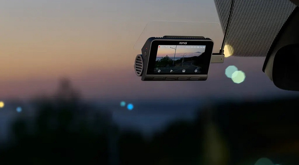 Вещь дня для автомобилистов: вышел видеорегистратор 70mai A810S с записью в 4K, GPS, 4G и расширенными функциями парковки