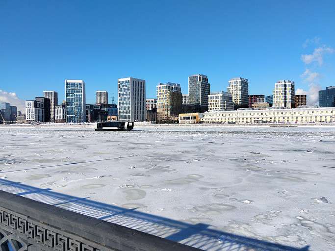 Обзор realme C85 Pro: «неубиваемый» смартфон с огромной батареей