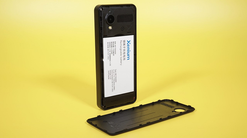 Обзор Xenium X900: кнопочный телефон с поддержкой 4G VoLTE и GPS-датчиком