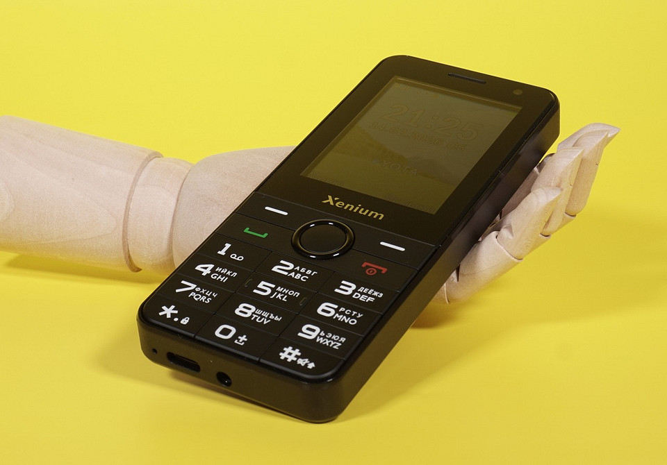 Обзор Xenium X900: кнопочный телефон с поддержкой 4G VoLTE и GPS-датчиком