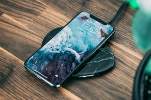 Как работает беспроводная зарядка для смартфона, наушников и часов: это не магия