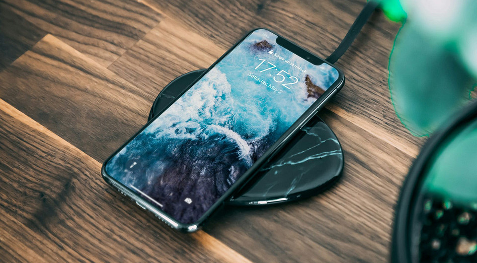 Как работает беспроводная зарядка для смартфона, наушников и часов: это не магия