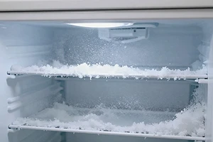 Почему образуется лед в морозилке, и насколько вредна эта шуба