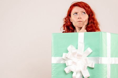 Что стоит и что не стоит дарить на 8 марта