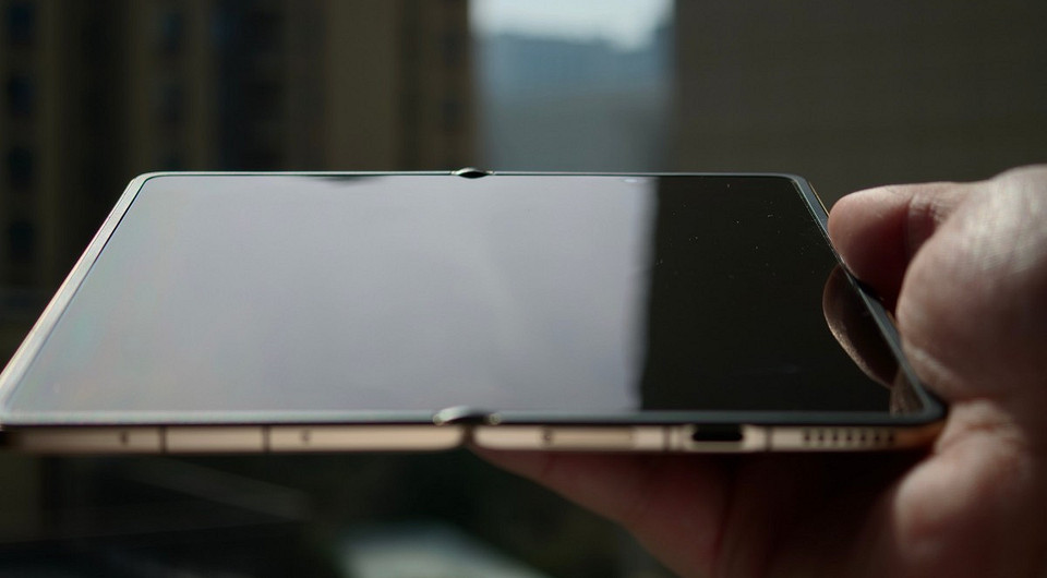 Она испарилась! Дисплей HONOR Magic V6 без видимой складки показали на фото