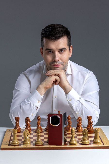 В России начались продажи «раскладушки» HUAWEI Mate X7 и наушников HUAWEI FreeClip 2