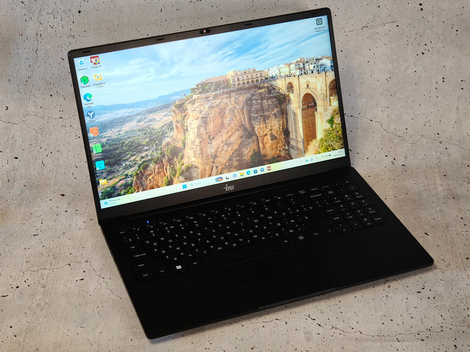 Обзор ноутбука iRU Strato 15ALID5: достойное «железо» за адекватную цену