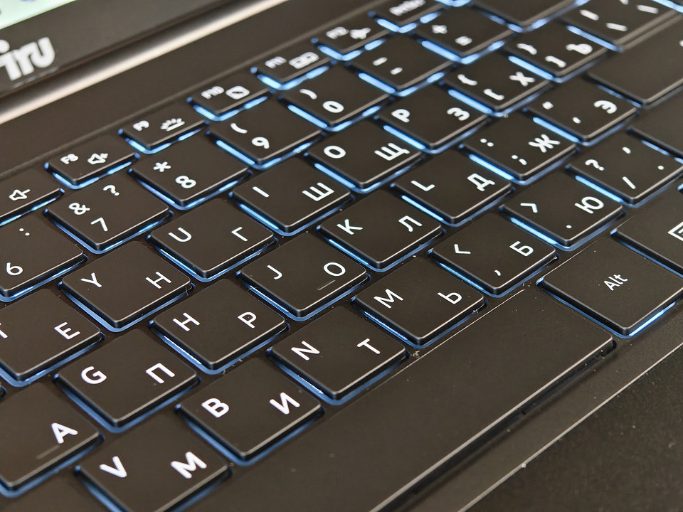 Обзор ноутбука iRU Strato 15ALID5: достойное «железо» за адекватную цену