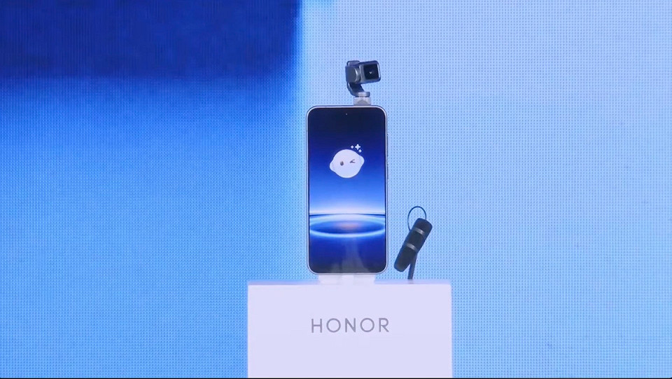 Свершилось: HONOR показала долгожданный Robot Phone — смартфон со встроенной экшен-камерой