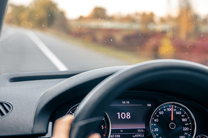 Скорость под контролем: топ-10 радар-детекторов для города и трассы