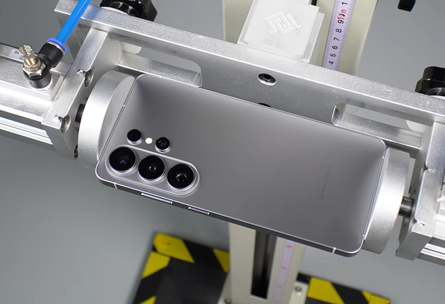 Флагманы iPhone 17 Pro Max и Galaxy S26 Ultra сравнили в дроп-тесте