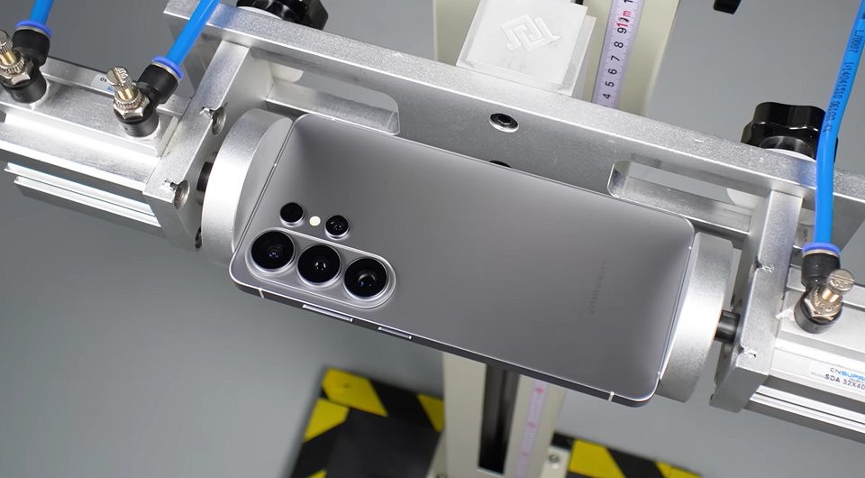 Флагманы iPhone 17 Pro Max и Galaxy S26 Ultra сравнили в дроп-тесте