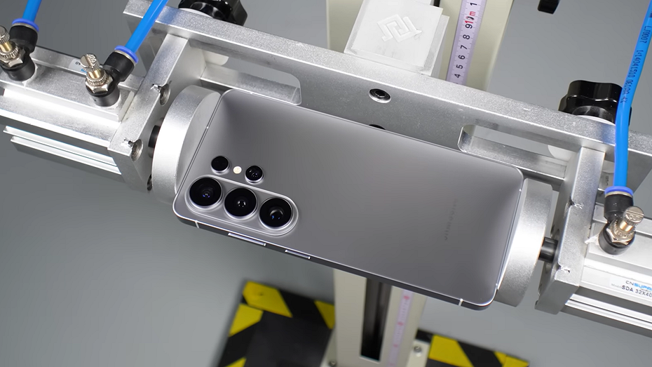 Флагманы iPhone 17 Pro Max и Galaxy S26 Ultra сравнили в дроп-тесте