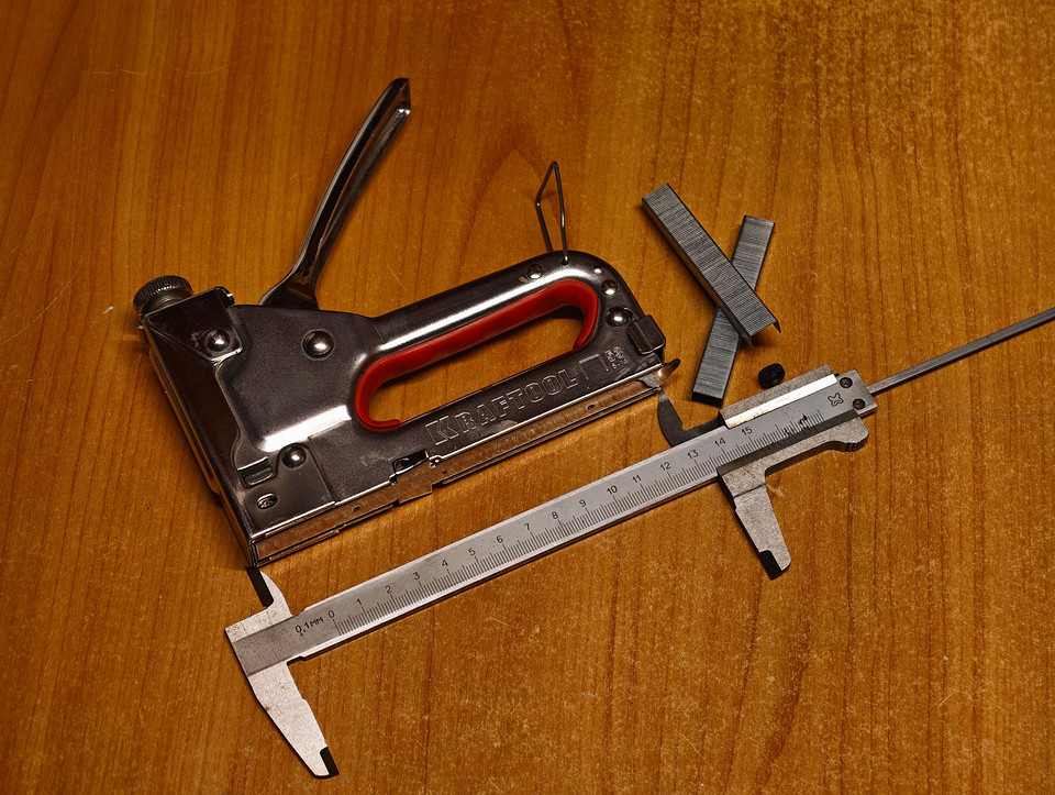 Как пользоваться строительным степлером правильно