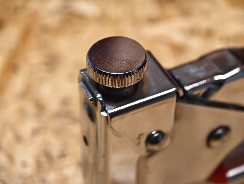 Как пользоваться строительным степлером правильно