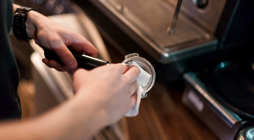 Как промыть кофемашину: инструкции для разных типов