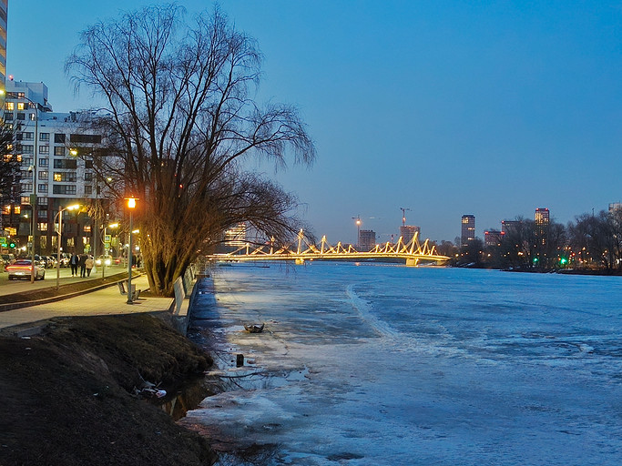 Обзор смартфона realme P4 Power с батареей 10 000 мАч. Кто больше?