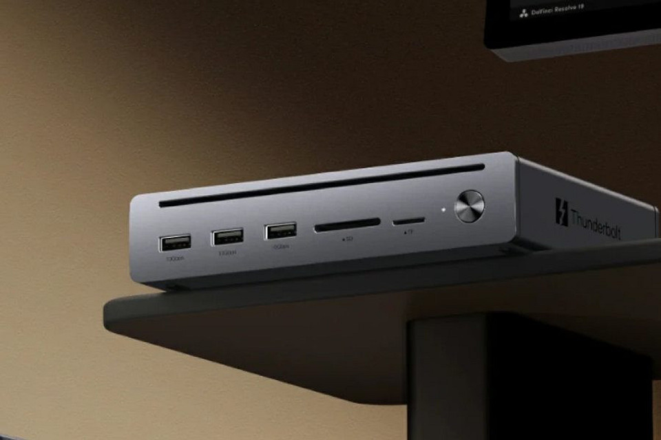 UGREEN показала мощную док-станцию Thunderbolt 5 с 17 портами. Новинка умеет заряжать ноутбук на 140 Вт и работать как внешний SSD