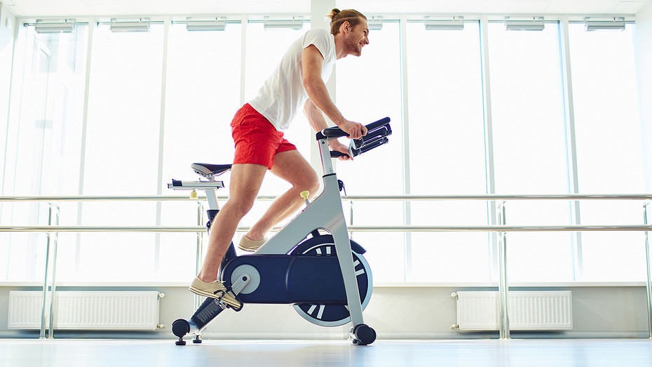 Как выбрать велотренажер для дома: полезные советы