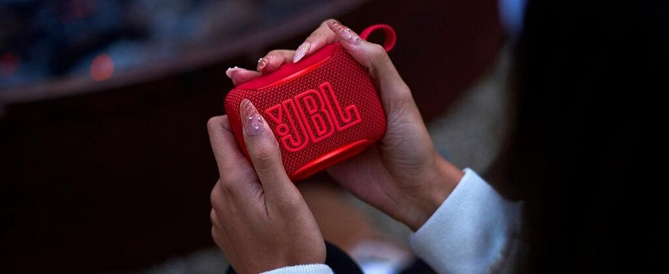 Яркая, компактная, мощная: представлена колонка JBL Go 5
