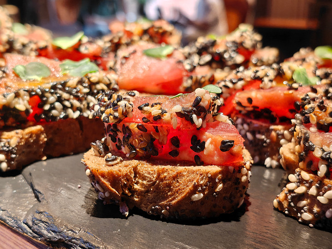 Обзор смартфона OnePlus Nord 6: флагманская мощь за адекватную стоимость