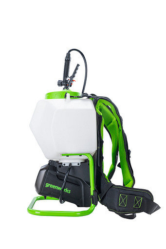 5 практичных садовых опрыскивателей со встроенными насосами