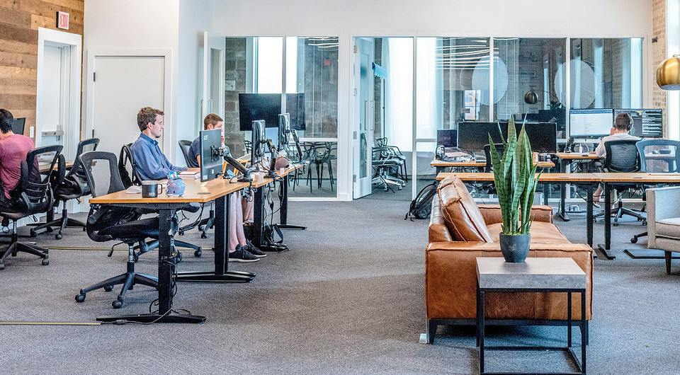 Больше половины российских компаний уже используют отечественную компьютерную технику