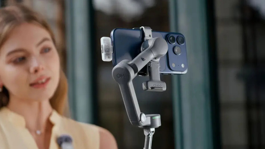 Вещь дня для блогеров: DJI выпустила стабилизатор Osmo Mobile 8P с отдельным экраном