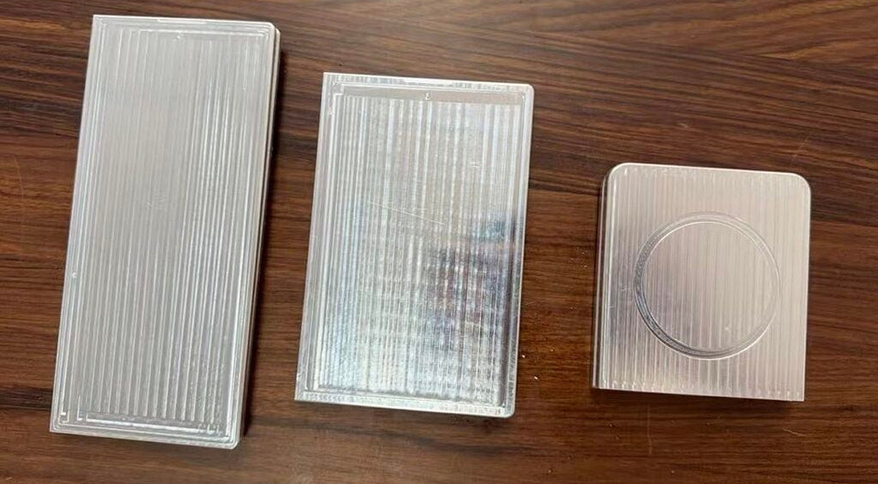 Samsung Galaxy Z Fold 8, Fold 8 Wide и Flip 8 показали вживую на муляжах