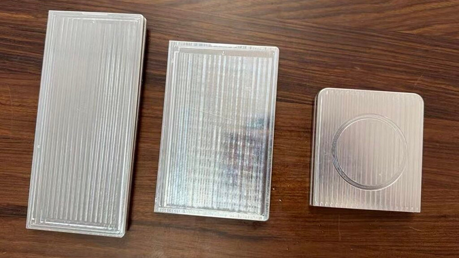 Samsung Galaxy Z Fold 8, Fold 8 Wide и Flip 8 показали вживую на муляжах