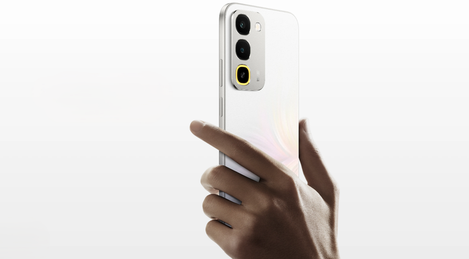 Бюджетных смартфонов много не бывает: вышел realme C100 4G с батареей на 8000 мАч