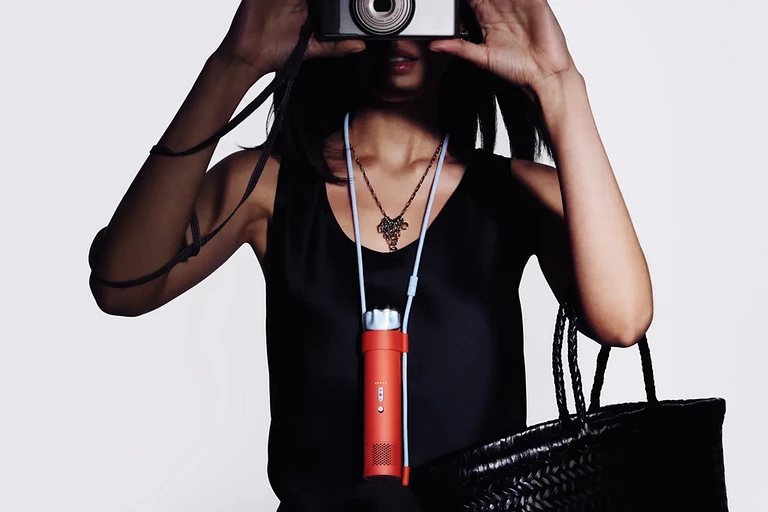 Странная, но стильная штуковина: Dyson представил карманный вентилятор за $99