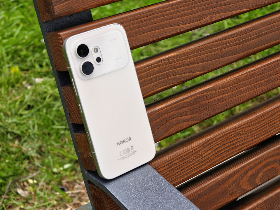 Обзор смартфона HONOR 600: креативные идеи в строгом корпусе