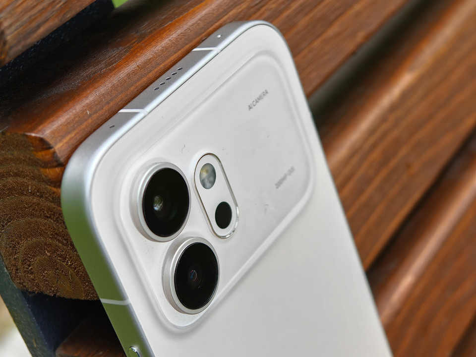 Обзор смартфона HONOR 600: креативные идеи в строгом корпусе