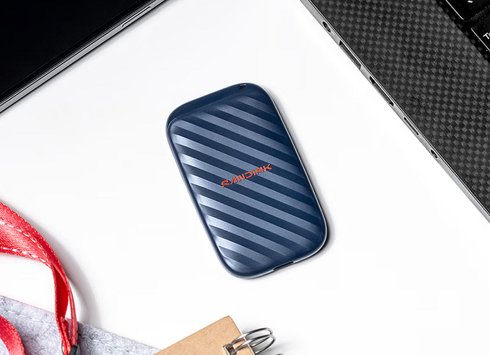 Очень компактный и относительно быстрый. SanDisk выпустила SSD ELE на 1 ТБ со скоростью до 600 МБ/с