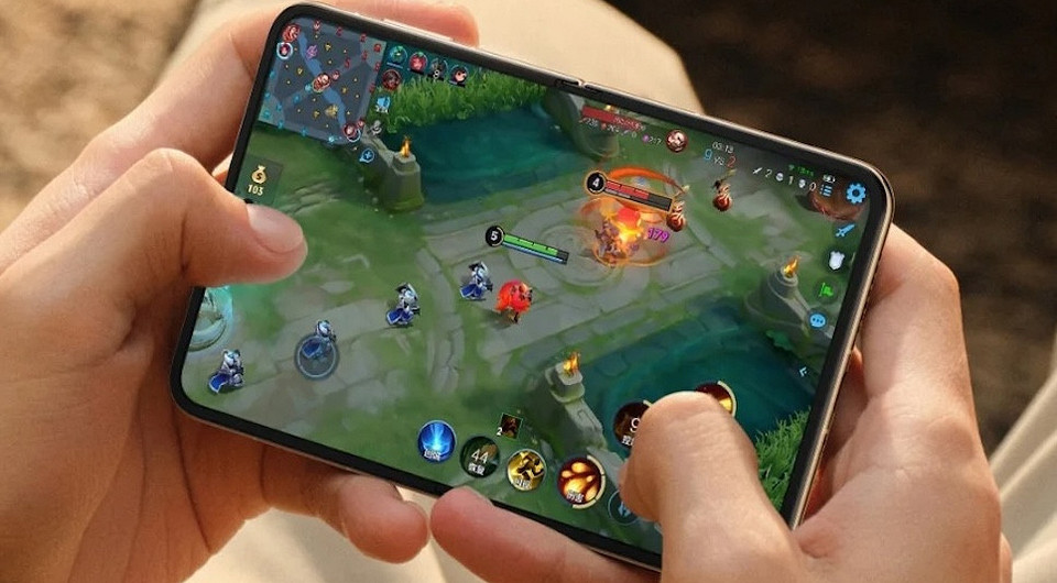 HUAWEI готовит необычно широкий смартфон без складного экрана. Он получит камеру на 50 Мп и батарею свыше 7000 мАч